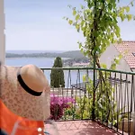 Seaview Apt. With Private Terrace *