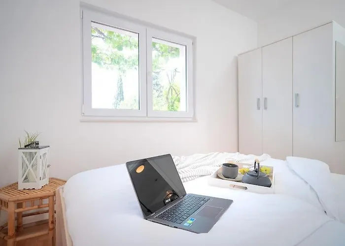 Seaview Apt. With Private Terrace *