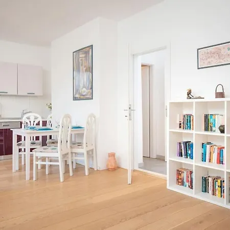 Seaview Apt. With Private Terrace Апартаменти *